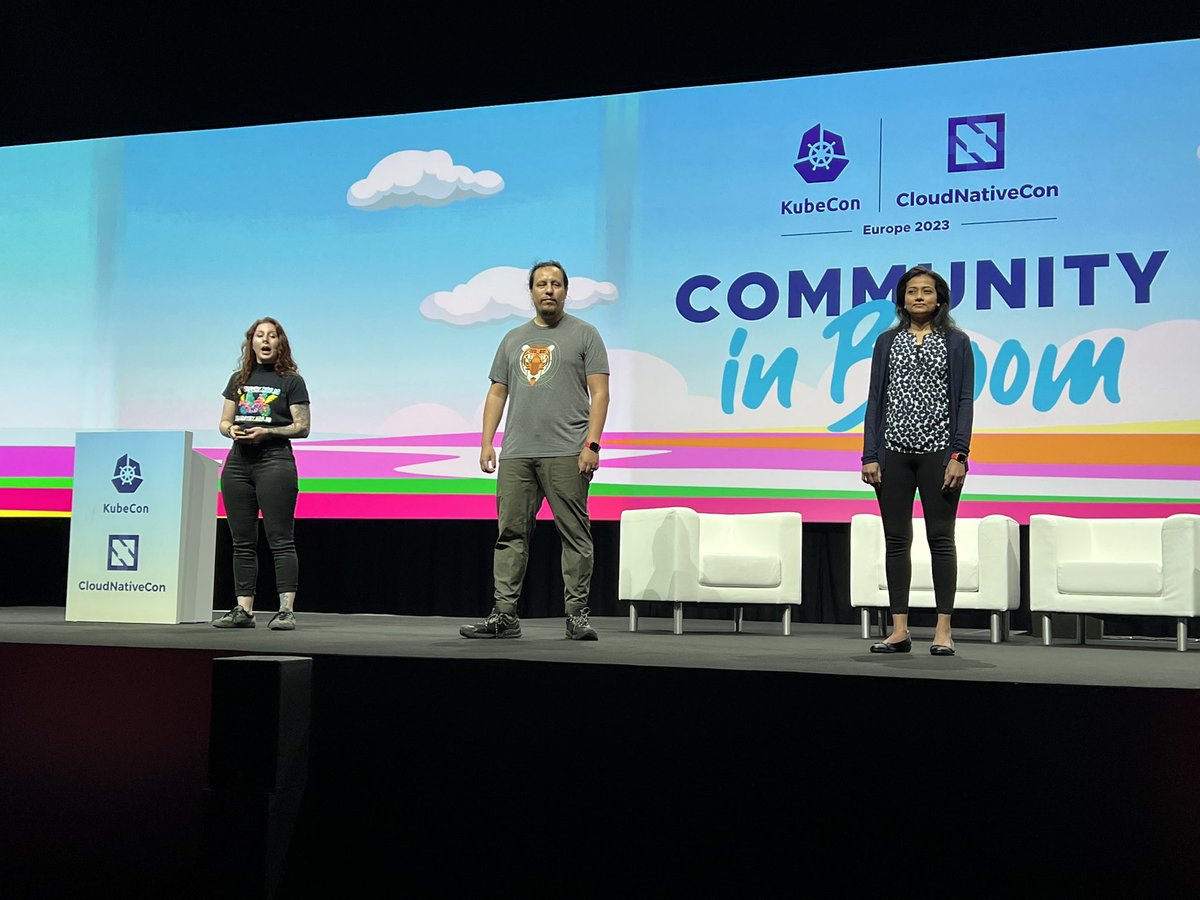 At last we get to see our #kubecon cochairs @TheMoxieFox @ffkiv Aparna Subramanian