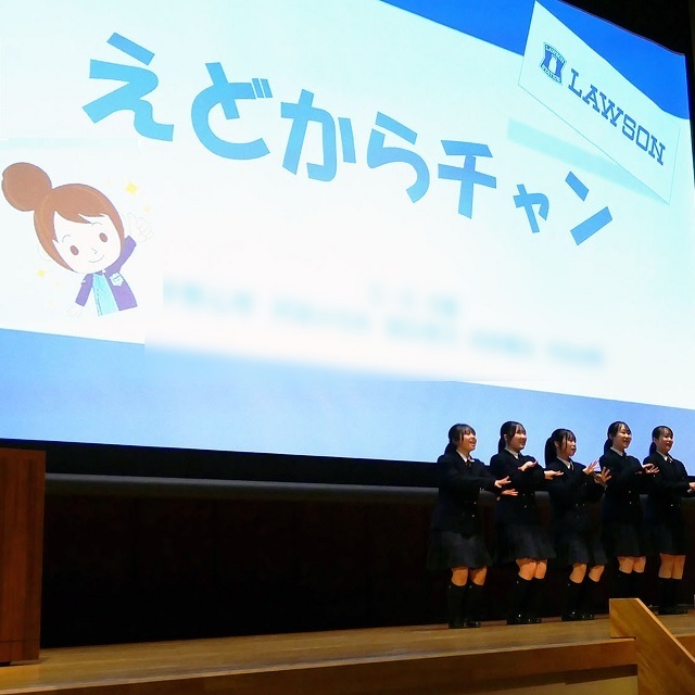 akiko_lawson's tweet photo. 2022年度の「企業インターンワーク」で、36校約1,500人の中高生の学びを支援♪
ローソンでは若者のキャリア教育支援など、次世代リーダーの育成に協力しています(^^) #ローソン
https://t.co/gKAjN7SBmT https://t.co/YjJwHhCYxM