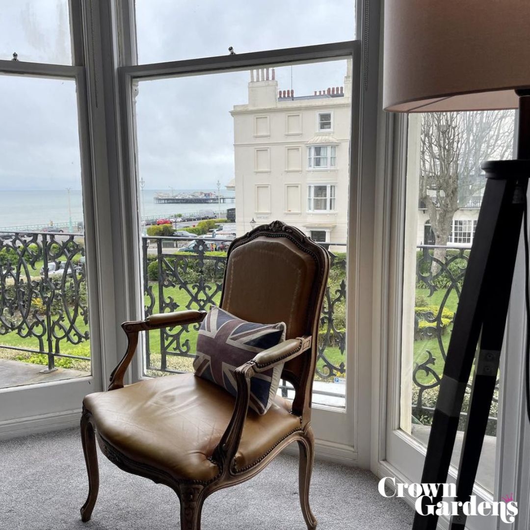Crowngardens's tweet image. Looking for a mini break by the seaside? 🏖️ From Grade II listed Regency Apartments to funky Vintage-inspired Townhouses with hot tubs, we have something for everyone! 🤩 #henweekend  #brighton #holiday #brighton_ig  #boutique #unique #beach  #regency #vintage #hottub