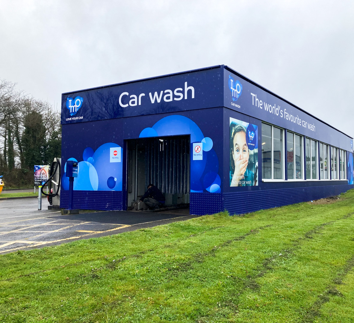 blaze_signs's tweet photo. The skies might not always be blue here in the UK but you can bet that this IMO Car Wash in Bridgend will be!

It’s another homerun for IMO Car Wash and the Blaze Team with a complete transformation to the site. 
.
#branding #signage #carwash #advertising https://t.co/GvUds2V27i