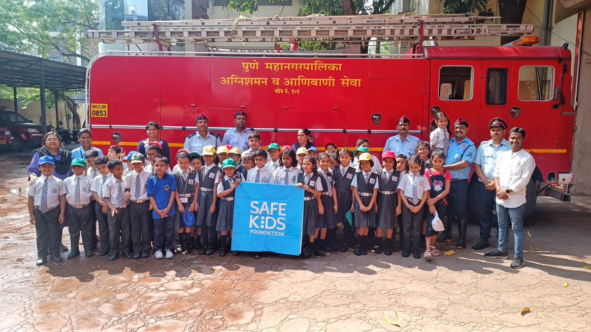 SafeKidsIndia's tweet photo. We along with the students of Bloom Fields School were at the Fire Museum at Erandwane Fire Station and witnessed a spectacular fire drill on the occasion of National Fire Service Week 2023. 
#nationalfireserviceweek #nationalfireserviceday #fireserviceweek2023 #BePreparedBeSafe https://t.co/d2JBRmrD4w
