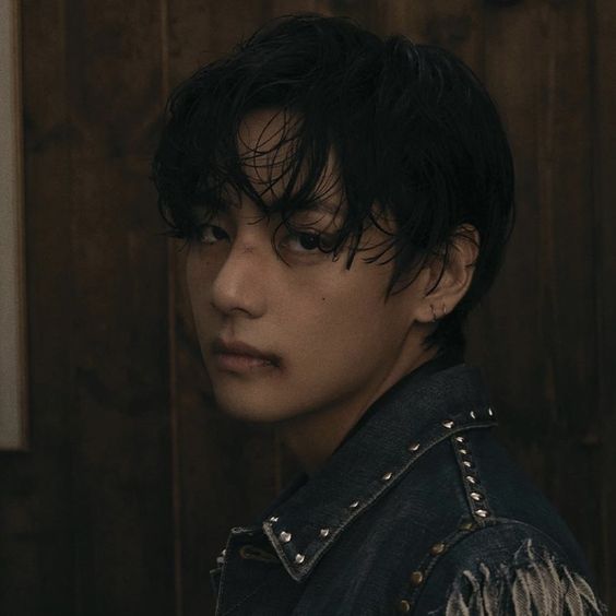 ticklinguel's tweet photo. #taekookau 
where Taehyung is a little but that is a secret known only by the three most important people in his life. If there's anything Taehyung has learned, it is to never wear his heart on his sleeve, making him the campus 'tsundere' as they call him.

Now,
Enter Jeongguk. https://t.co/4oiOz7pGF1