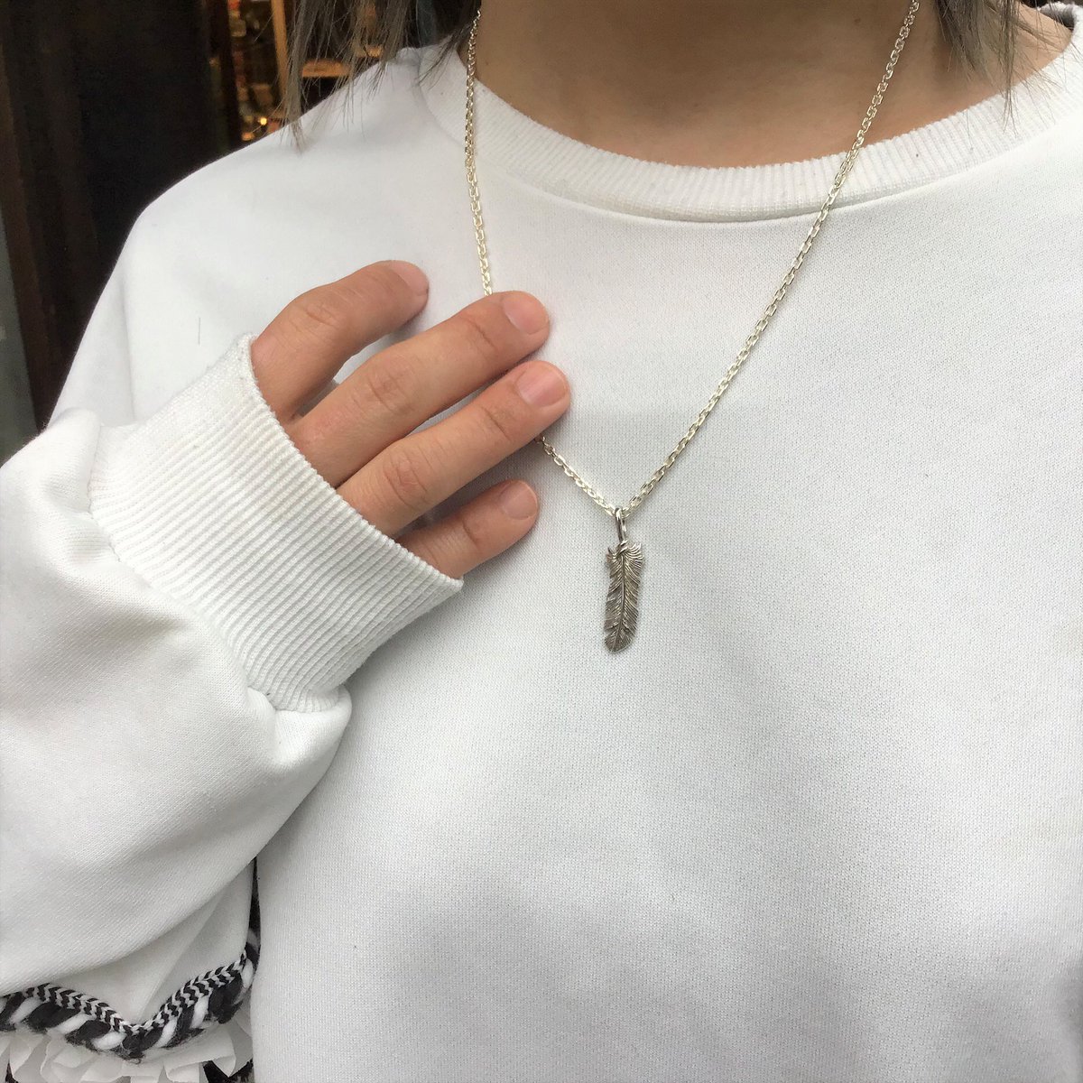 SAADSILVER_1998's tweet photo. ✨初めてのフェザーネックレスにいかがでしょうか?✨
小ぶりながらも
細かく丁寧に作り込まれたフェザーの質感😍
初めて身に付けるフェザーネックレスにいかがでしょうか?☺️🙌
🔗https://t.co/kcZfQ6qsdg
#saad
#saadsilver
#saadstaffsnap https://t.co/DUBw6ZIiOC