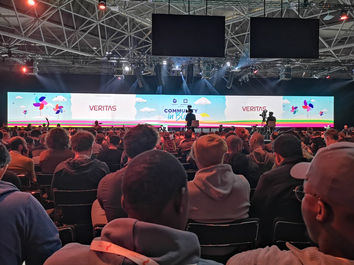 hfongarnand's tweet photo. #KubeCon in amsterdam https://t.co/kVp8wu69B6
