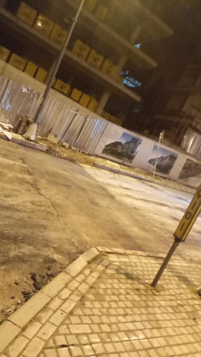 CKaanYAVUZ's tweet photo. Sen uyurken, senin için çalışanlar var bu şehirde!
Ana caddede yapılmış bir kazı çalışması sonrası, #AYKOME kararları gereği yol #asfalt kaplamasını, trafiğin olumsuz etkilenmemesi için #gece yapıyoruz.
👷🏻♂️🦺🚧🚚🚜⛏
#İstanbul #İBB #İSKİ #İSKİÜsküdarŞubeMüdürlüğü https://t.co/ev97SsWavR