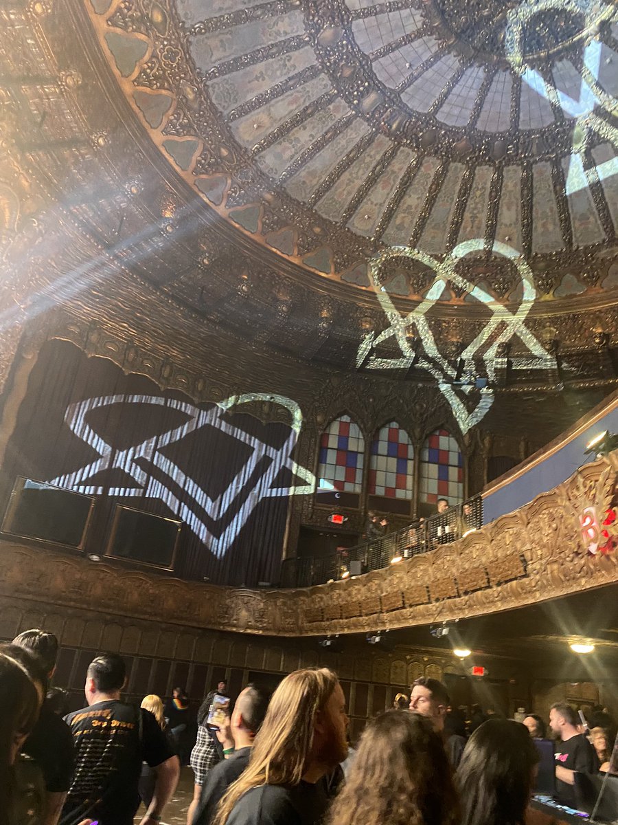 Radio1Dark's tweet photo. The ceiling at the show https://t.co/Rldj4OLDbi