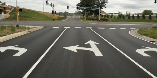 SunnyHans84's tweet photo. @nitin_gadkari We need something like this everywhere atleast in metro cities, by doing this it will keep reminding people to follow the right path which will avoid chaos &amp; accidents on the roads. https://t.co/IA1l0E4czM