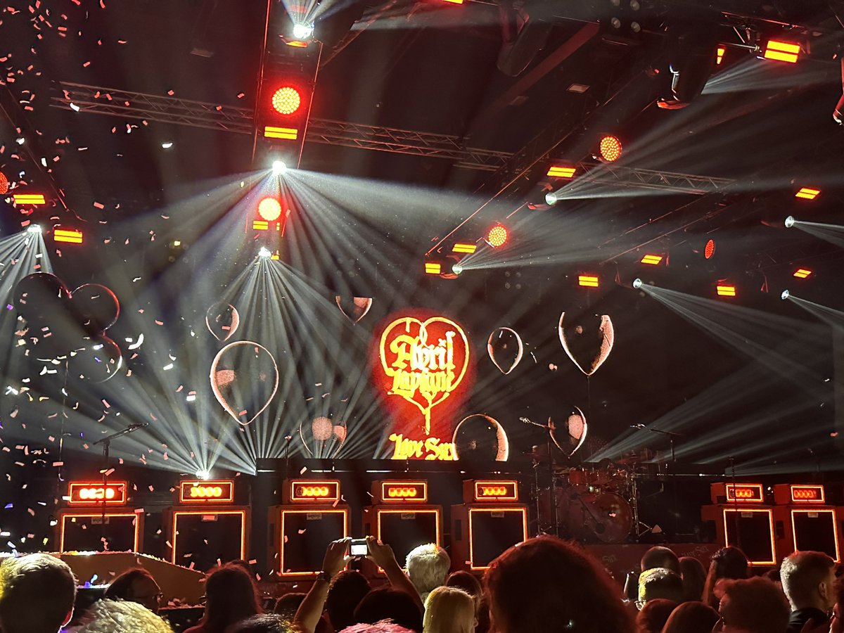 akacp's tweet photo. #LoveSuxTour 🧡🖤 https://t.co/H3QyvkSZfY