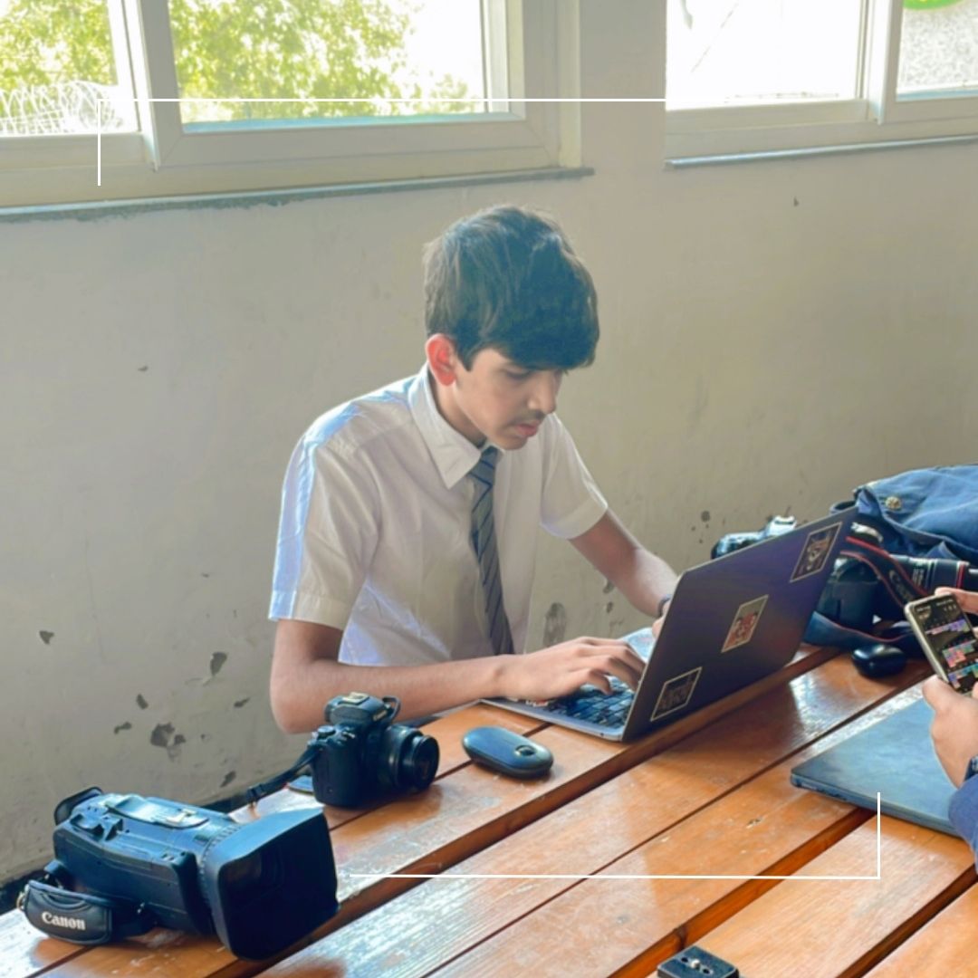 The_Doon_School's tweet photo. The photography club students of The Doon School participated in the annual event of Wynberg Allen School, Mussoorie called Capta Caelum.
The boys won the first prize in the short film making category.
#TheDoonSchool #FilmMakingCompetition #Photography #ActivitiesAtDoon https://t.co/7d4Orc1buN