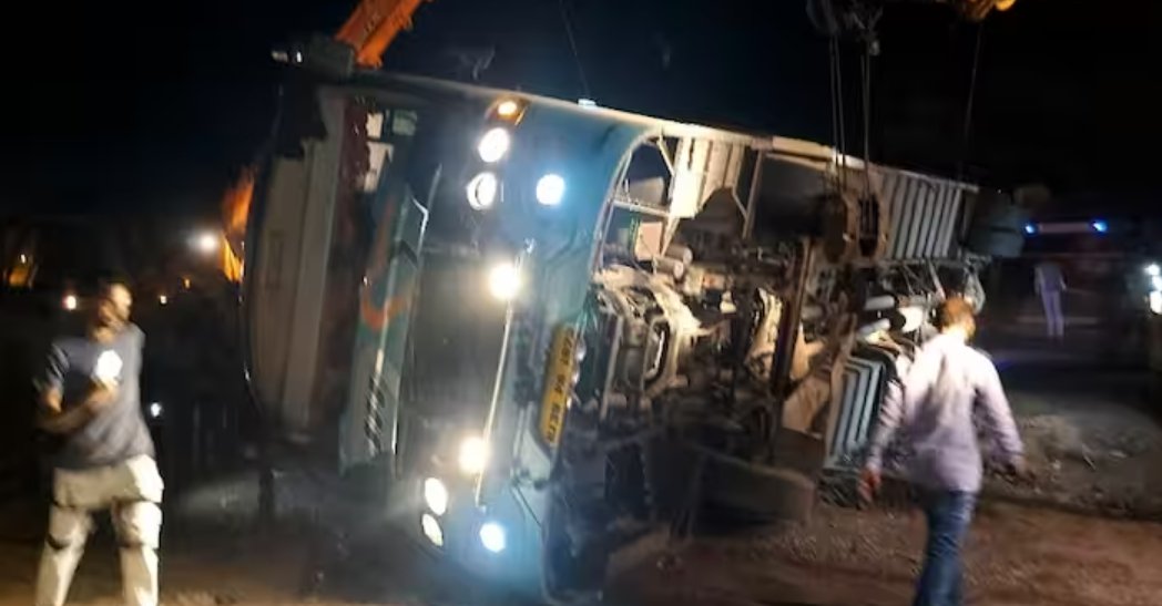 Heavy parcels injure several as luxury bus overturns on Mehsana-Ahmedabad Highway