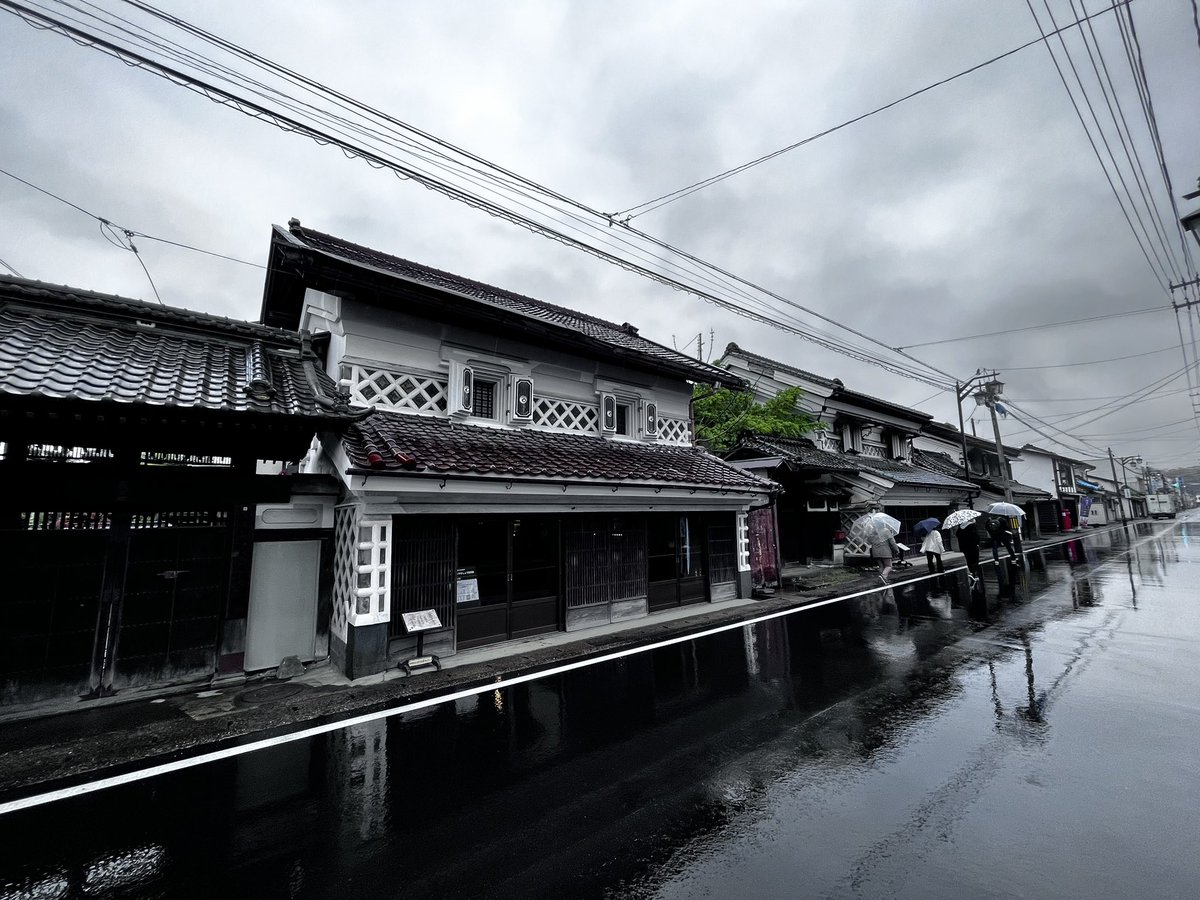 miyashoku's tweet photo. 村田町町おこしプロジェクト

今日紹介するのは旧大沼邸

村田町の蔵の通りにある家です。

構造がすごくてとっても長い丸太を2本も使って家を支えてるとか、

建築のすごさに驚かされます！

#宮城県
#村田町
＃町おこし
#宮城大学 https://t.co/KHmCuEEivk