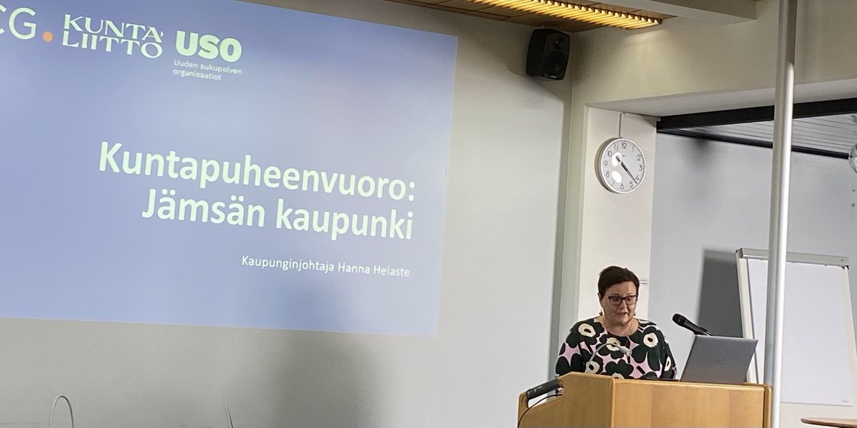 RahkonenHannele's tweet photo. Kaupunginjohtajamme ⁦@HannaHelaste⁩ pitää puheenvuoron kuntien ja hyvinvointialueiden ⁦@hyvaks⁩ yhdyspinnoista ⁦⁩ ⁦@KL_uso⁩ ⁦@Kuntaliitto⁩ #jämsä ⁦@JamsanK⁩ https://t.co/KzxEePeFQL