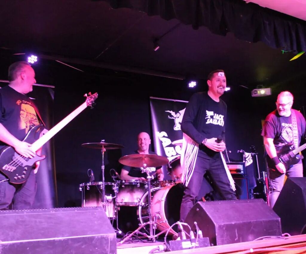 Happy #Humpday #Sabbathfans

#wednesday #masterofreality #BillWard #HeavyRock #OzzyLikesItYouShouldToo #RockAndRoll #RockLegends #randyrhoads #musician #guitar #bands #CoversBands #instamusic #snowblind #instagood #guitarplayer #like #blacksabbathfans #BandsOfInstagram #Jack…