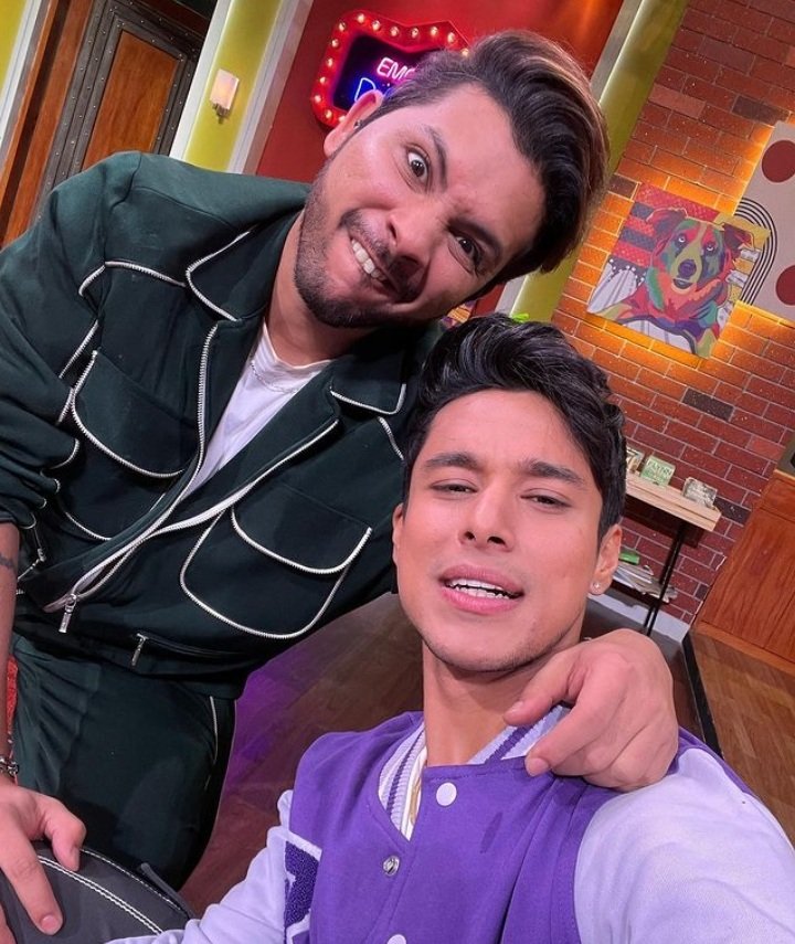 RealKhabriBhai's tweet photo. Make some noise for the Desi Boys - #PraNish

#PratikSehajpal #NishantBhat 

#PratikFam https://t.co/VopFtzNUas