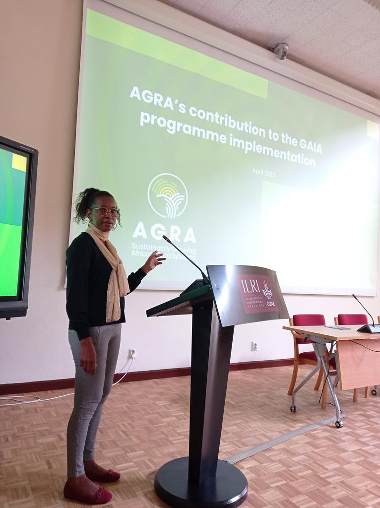 FBaudron's tweet photo. @AssetaDiallo from @AGRA_Africa presenting the policy work conducted under our @gatesfoundation-funded & @CIMMYT-led project on #AcidSoils management in East #Africa https://t.co/75Xwn9o77M
