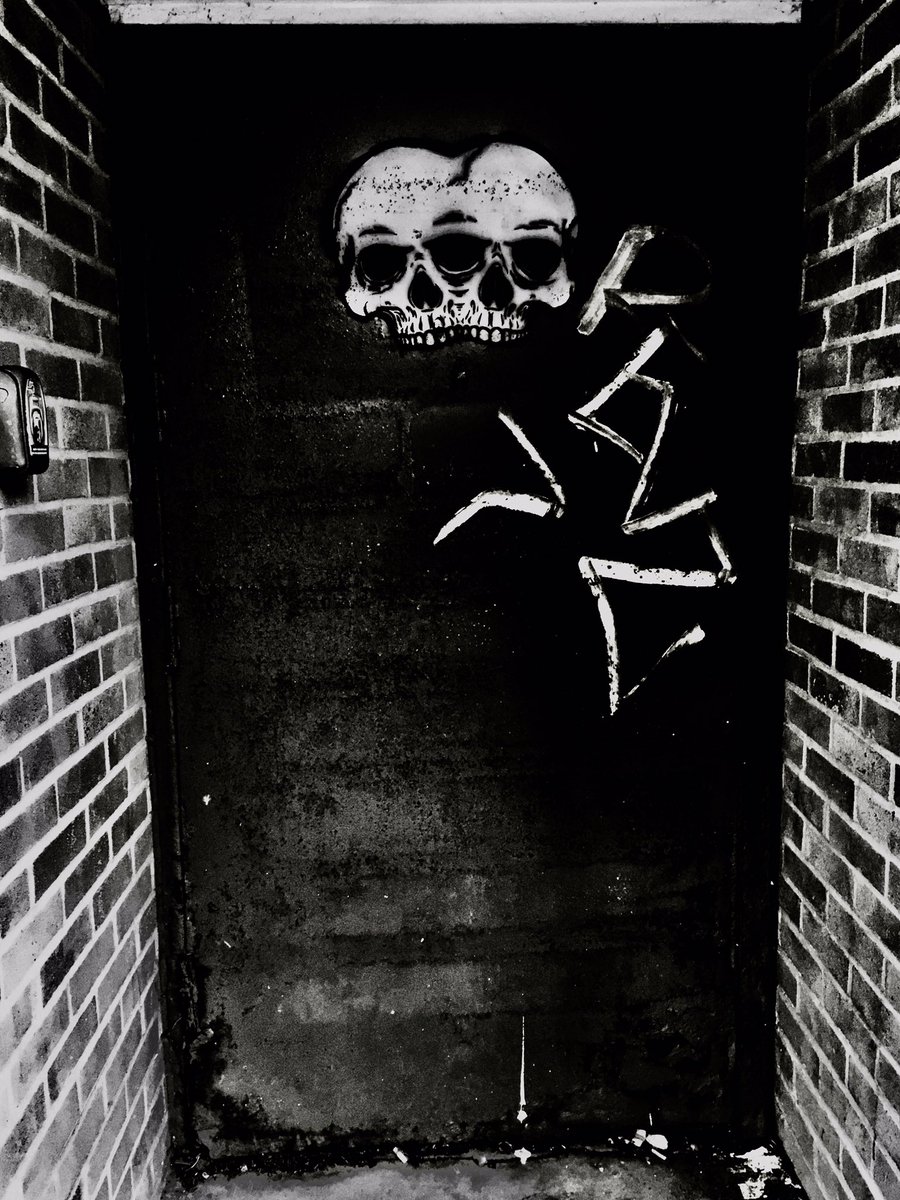 Popartchris's tweet photo. #streetart #urbanart #graffiti #brightongraffiti #brighton #blackandwhitephotography #chibberdyviews https://t.co/qP4rGrPhmy