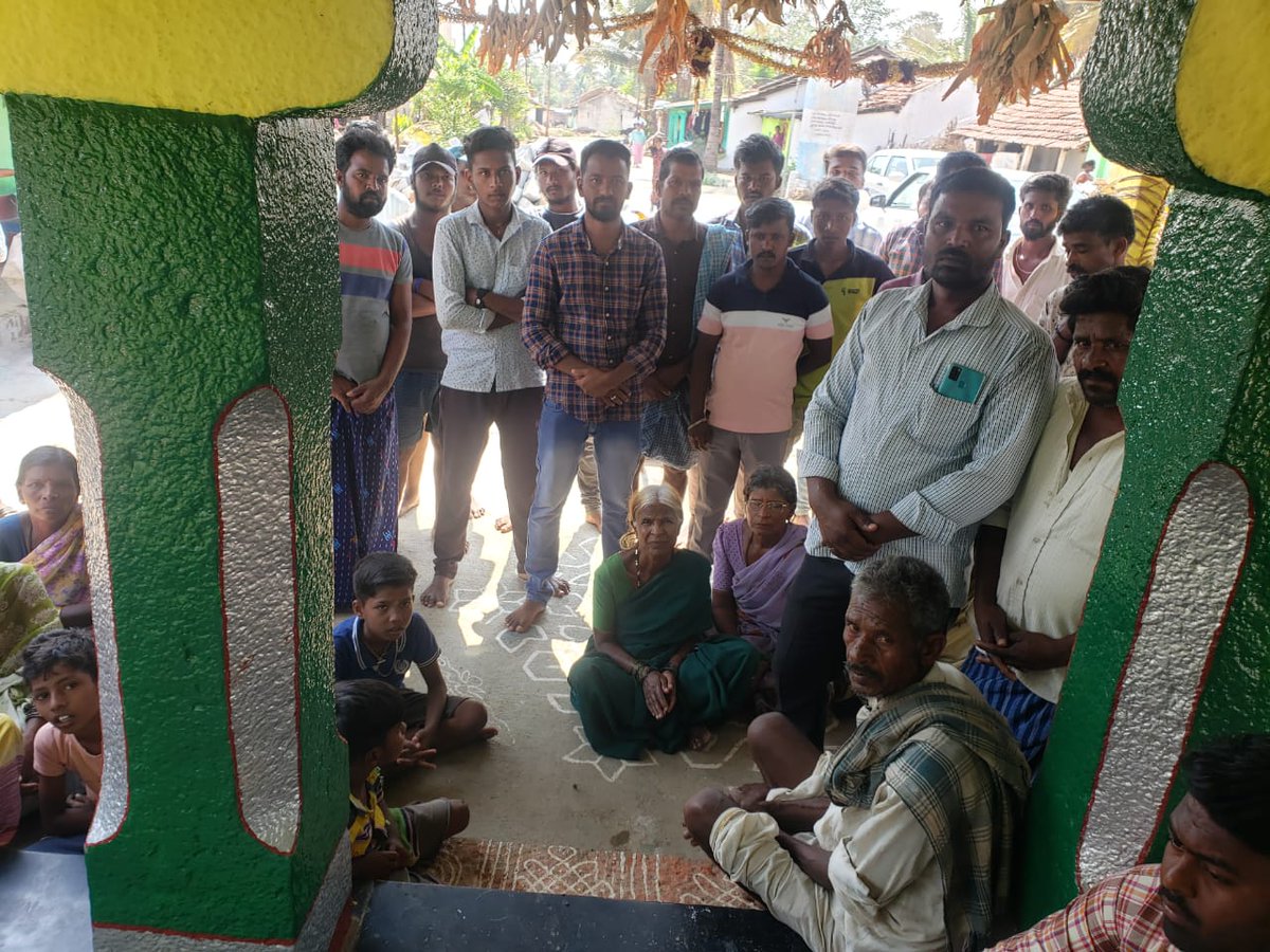 ಕಡೂರಿನ ಕುಸುವನಹಳ್ಳಿಯಲ್ಲಿ ವಿಧಾನಸಭಾ ಚುನಾವಣೆಯ ಪ್ರಚಾರ ಭರದಿಂದ ಸಾಗಿದೆ, ಗ್ರಾಮದ ಕುರುಬ ಸಮಾಜದ ಮುಖಂಡರು ಕುರಿಯನ್ನು ಕಾಣಿಕೆಯಾಗಿ ನೀಡಿ, ಚುನಾವಣೆಯಲ್ಲಿ ವಿಜಯಶಾಲಿಯಾಗಲಿ ಎಂದು ಹಾರೈಸಿದರು.

#ಜನತಾಸರ್ಕಾರ #JanataDalSecular #kadur