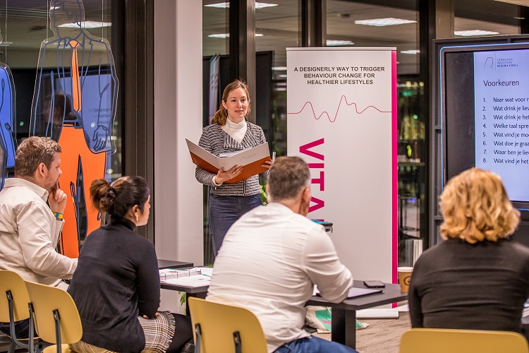 Spend your lunch break well and come to The Strip tomorrow for the free Coffee Corner Conversation workshop. In 45 minutes, you get to learn how Dutch people make small talk on the work floor. More information and registration: reginacoeli.com/htce
#hightechcampus #learndutch