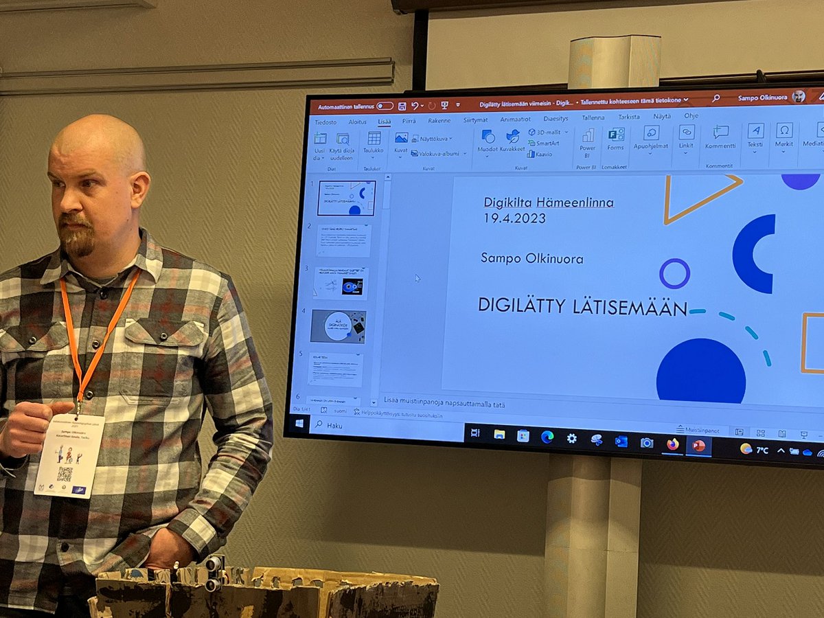 Digilätty lätisemään -työpaja. Vetäjänä Sampo Olkinuora Turusta. Miten saada pädeistä enemmän hyötyä? #itk2023 #pädit