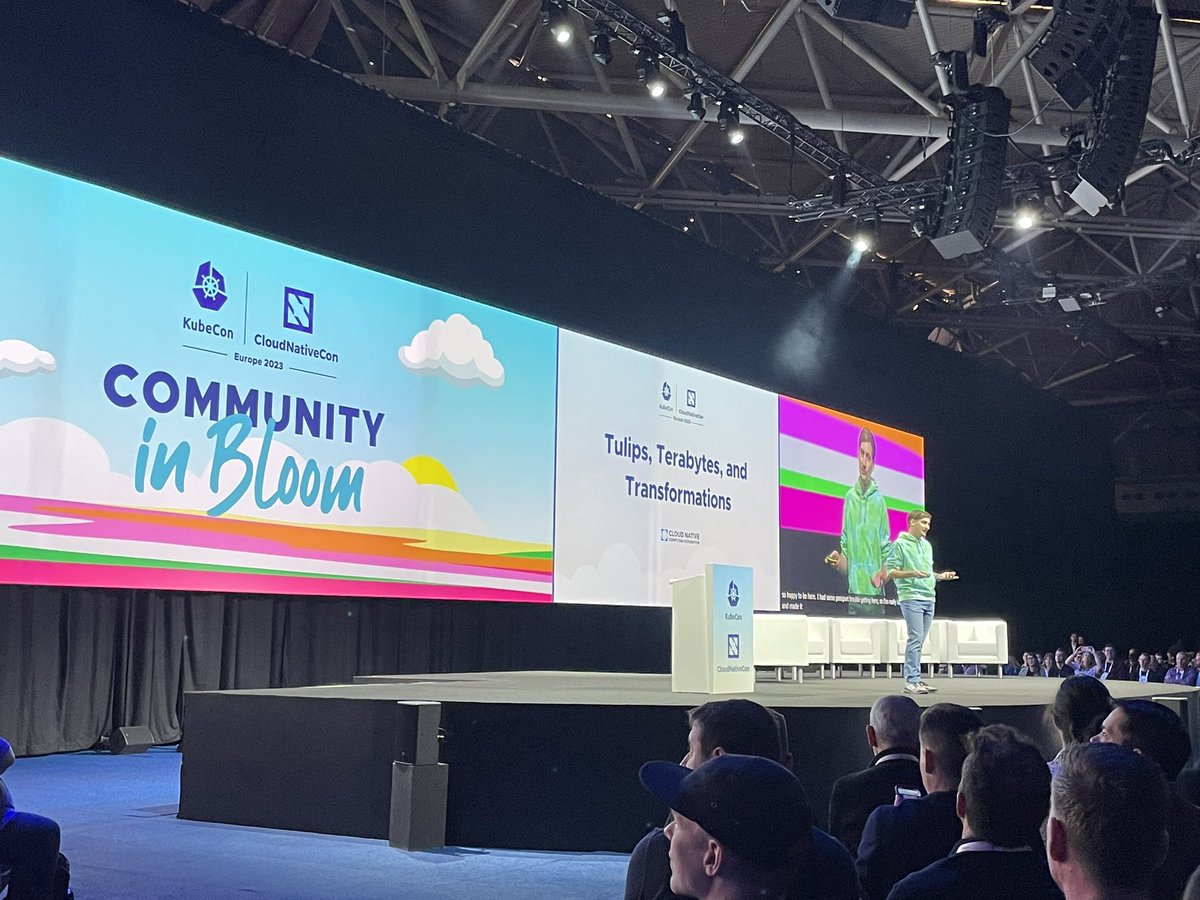 P_Ensarguet's tweet image. Yeah @onlydole is now on stage bringing so much energy talking about #EndUser #Community at @KubeCon_ 
The @CloudNativeFdn cooked a newsletter with concrete shared #experiences.