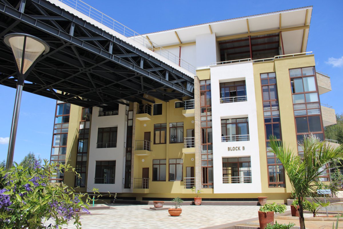 #EldoretBusiaEPZs KAREN-PRIME OFFICE SPACE FOR RENT
 Close proximity to Karen bus station 
Ample parking for staff and clients
Backup generator 
Good natural lighting 
Spaces available 763 -2400 sqft
Renting at Sh125(inclusive of s.c)per sqft + VAT
Call Isaac today on 0716776744