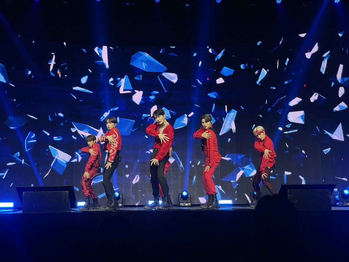 KpopHerald on Twitter: “[Showcase] @DRIPPIN performs its titular track