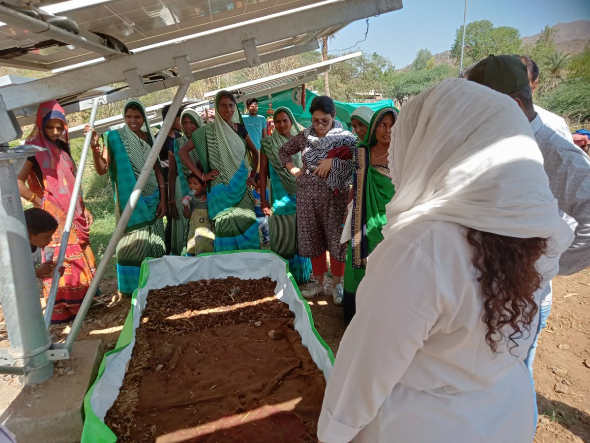 VIKSAT_INDIA's tweet photo. #MaricoLimited team visited Beda, Kuvarshi, and Bhadramal villages on April 18, 2023, to monitor the activities implemented by VIKSAT.
#MARICOLTD #MaricoLimited #viksat #solarpower #vermicompost #mulching #dripirrigation #HighValueCrop #SelfHelpGroup #VillageOrganisation https://t.co/NxwfskJwMt