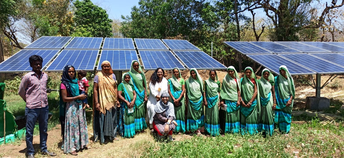 VIKSAT_INDIA's tweet photo. #MaricoLimited team visited Beda, Kuvarshi, and Bhadramal villages on April 18, 2023, to monitor the activities implemented by VIKSAT.
#MARICOLTD #MaricoLimited #viksat #solarpower #vermicompost #mulching #dripirrigation #HighValueCrop #SelfHelpGroup #VillageOrganisation https://t.co/NxwfskJwMt