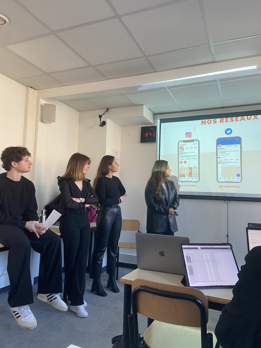 AzahoumImane's tweet photo. 📱Ce matin c’est masterclass sur l’#influence avec la team #cosminflu ! https://t.co/eDqd9EJyNw