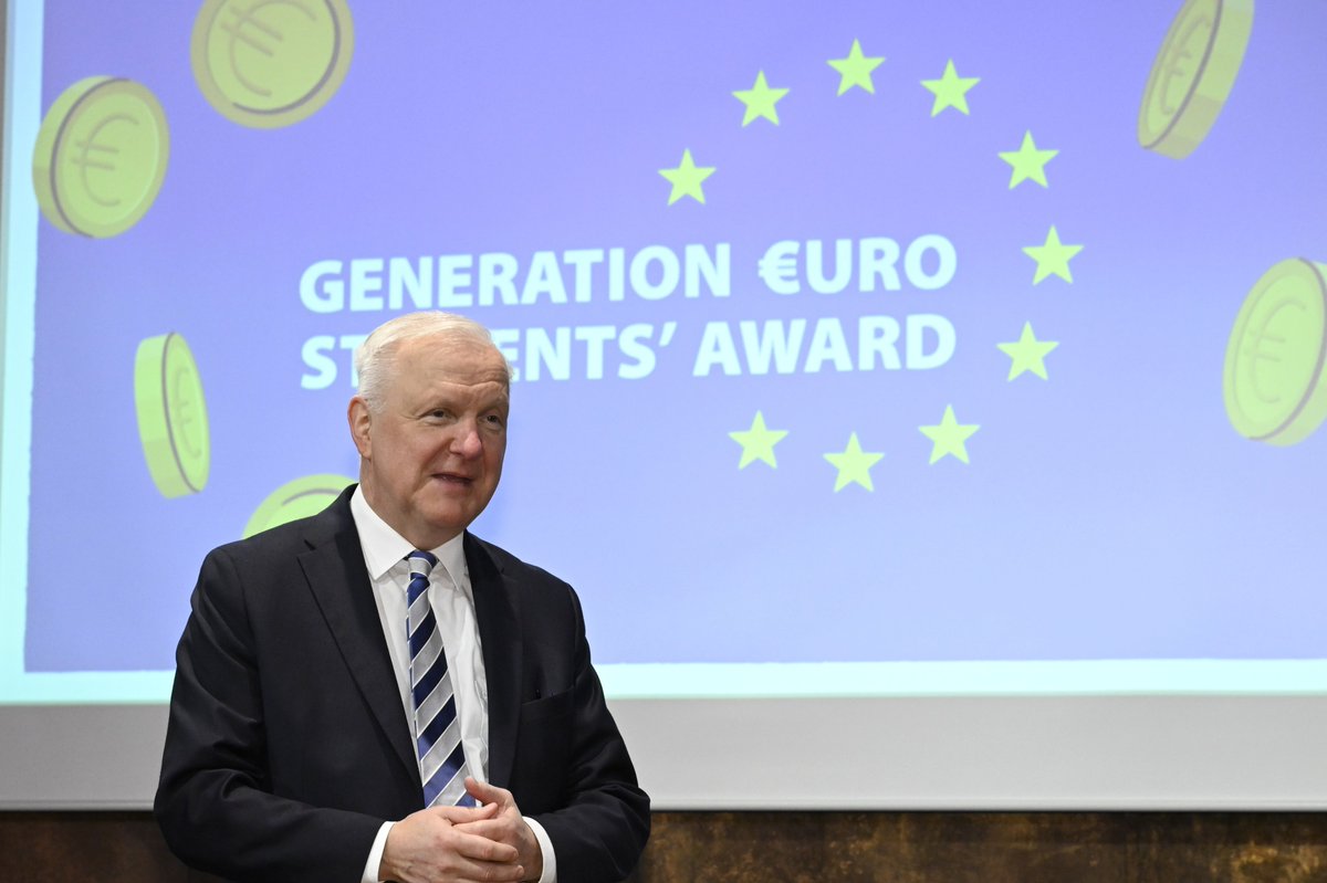 SuomenPankki's tweet photo. Generation Euro -kilpailun finaali on käynnissä. 

Finaalissa Kimpisen lukio Lappenrannasta, Tampereen yliopiston normaalikoulun lukio ja Ålands lyceum Maarianhaminasta.

Tilaisuuden avasi pääjohtaja @ollirehn.

#Talousosaaminen #GenerationEuro

🔗https://t.co/bKyKhgCROJ https://t.co/ZU0G7NuDpc