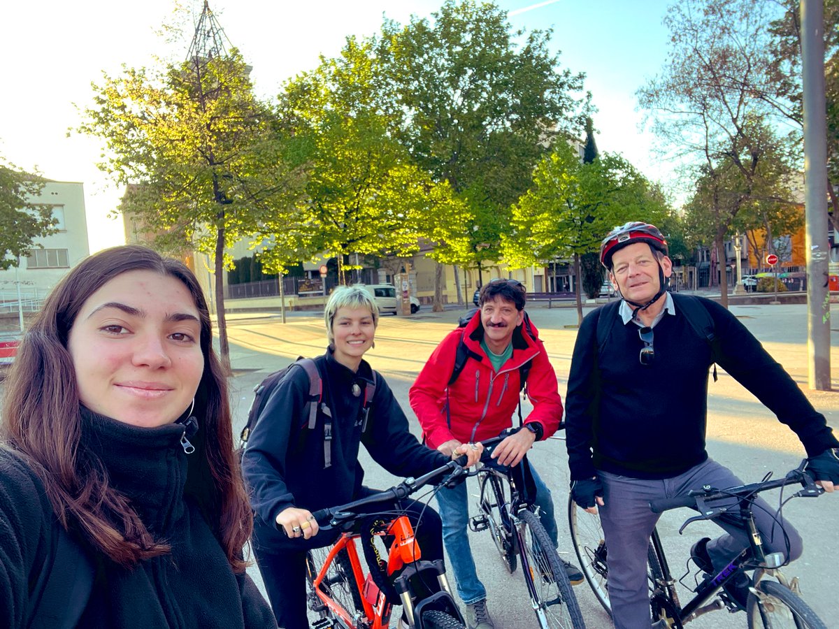 Sortida a les 8h de la Pl Creu Alta. Carril Bus cap a la <a href="/UABBarcelona/">Universitat Autònoma de Barcelona</a> . 35’ Demà hi tornem! Us hi apunteu?@massacriticasbd