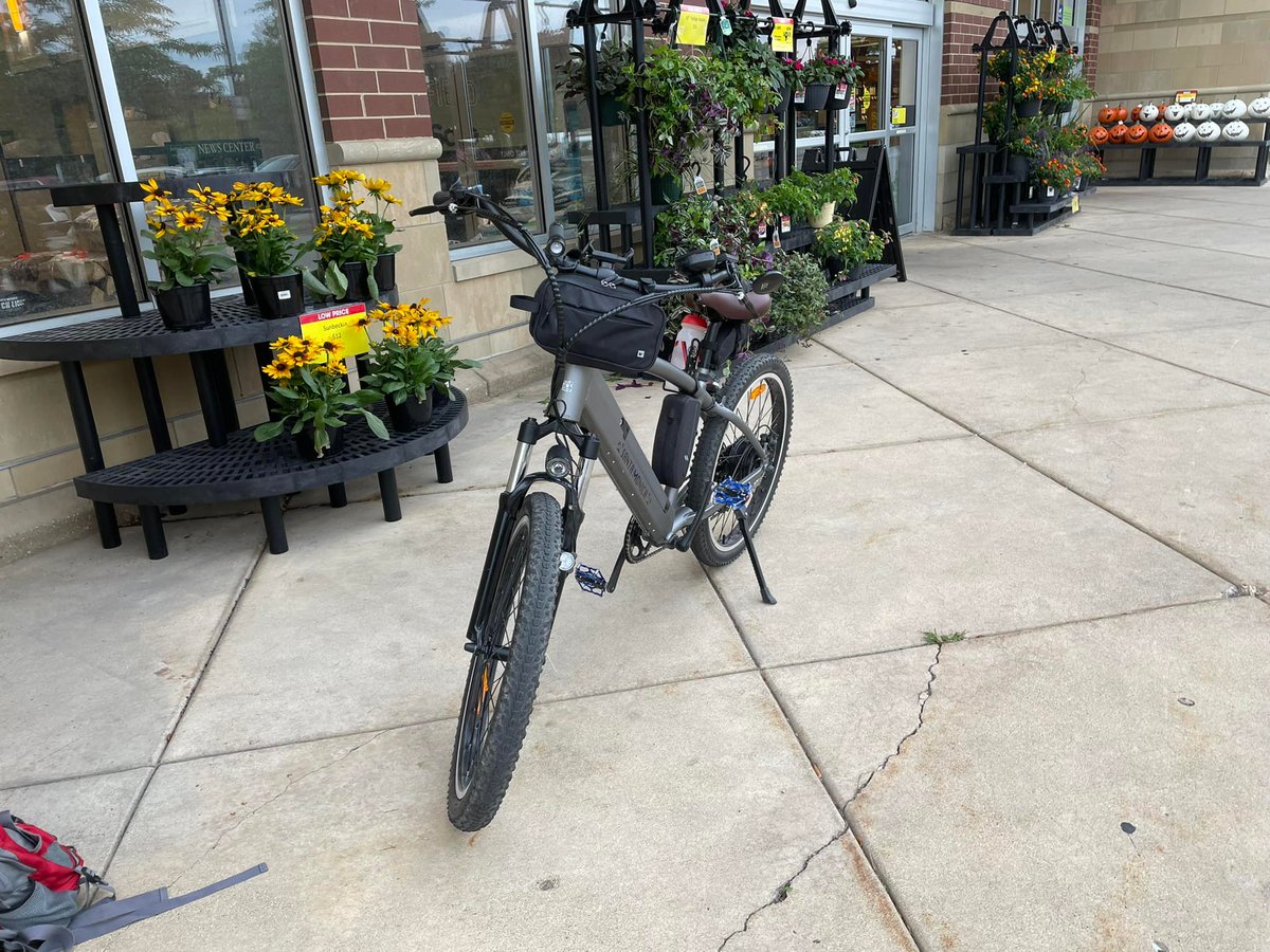NaktoE's tweet photo. Life is better on two wheels! With the added convenience of a motor, you can easily navigate through the city streets and discover hidden gems. #ebikes #nakto #naktoebikes #eBikeLife #GreenLiving #RideWithJoy https://t.co/libj7pRuRe