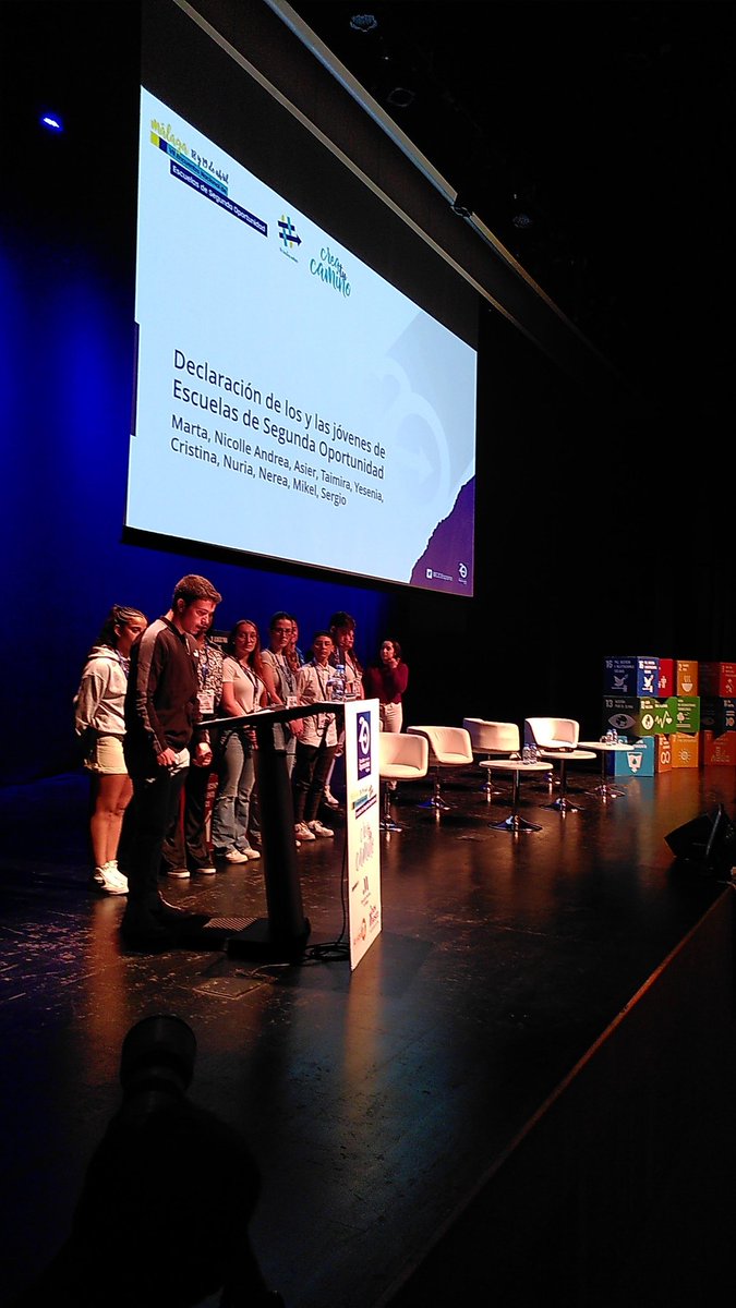 E2OEspana's tweet photo. Los y las jóvenes de la Vocalía Joven E2O están leyendo su discurso. Reivindican un sistema educativo flexible y que atienda a la diversidad. https://t.co/TZSkeB3CBp