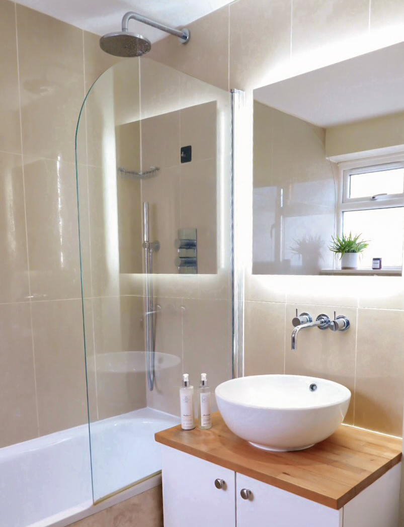 UnbeatableBath's tweet photo. Glow Up 💡

A great way to brighten your space is to add an LED Mirror, just like UB customer Arianna! 🧡

🏡 ari_ribex on IG
🔎 Tissino Lorenzo LED Mirror

Thanks for sharing 🙌 #ShareMyUB

#Bathroom #BathroomDesign #NewBathroom https://t.co/jWWkzJ8KOp