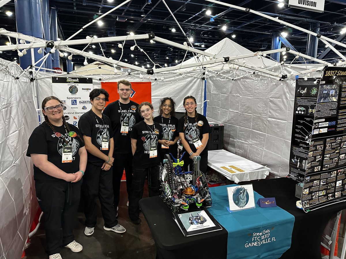 ftc18317's tweet photo. Set up and ready for World Championships! Thanks to our amazing mentors for our new pit setup and to our sponsors for new team t-shirts! Let the fun begin! 💙💚🤖 #FIRSTChampionship #FTCTeams #FIRST #robot #designthinking @FIRSTweets @FTCTeams https://t.co/Wb6KK9w3OU