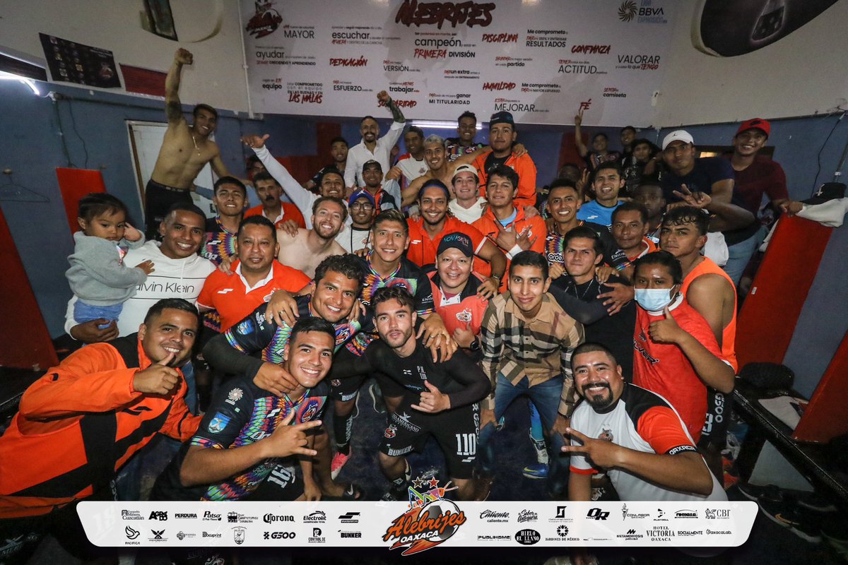 AlebrijesOaxaca's tweet photo. 🔥👊🏼| Estamos en la fase final del #CL2023 de la @LigaMXExpansion , este equipo no se dará por vencido hasta lograr el objetivo 🏆

#JuntosXLaT3rcera⭐️⭐️🏆 
#AlebrijesEsOaxaca💚🖤🧡 https://t.co/1k35EH8Z1E
