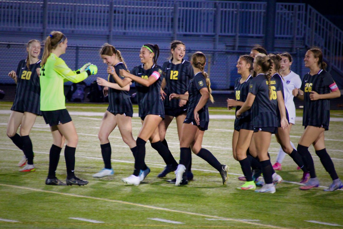 BVHSSoccerGirls's tweet photo. Love seeing these girls celebrate each other. Great 4-2 victory over BVNW tonight!

⚽️ Sophia Mir @sophiamirsoccer 
⚽️Greta Likens @greta_likens 
⚽️ Gigi Mir @mir_gigi 
🅰️⚽️ Calle Sartino @CalleSartino 
🅰️ Mia Yang @_MiaYang_ https://t.co/Hnwlj2lud4
