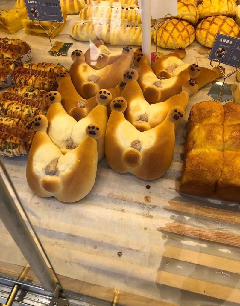 パン屋で遭遇した面白い形のパン。その姿は犬のおしり！