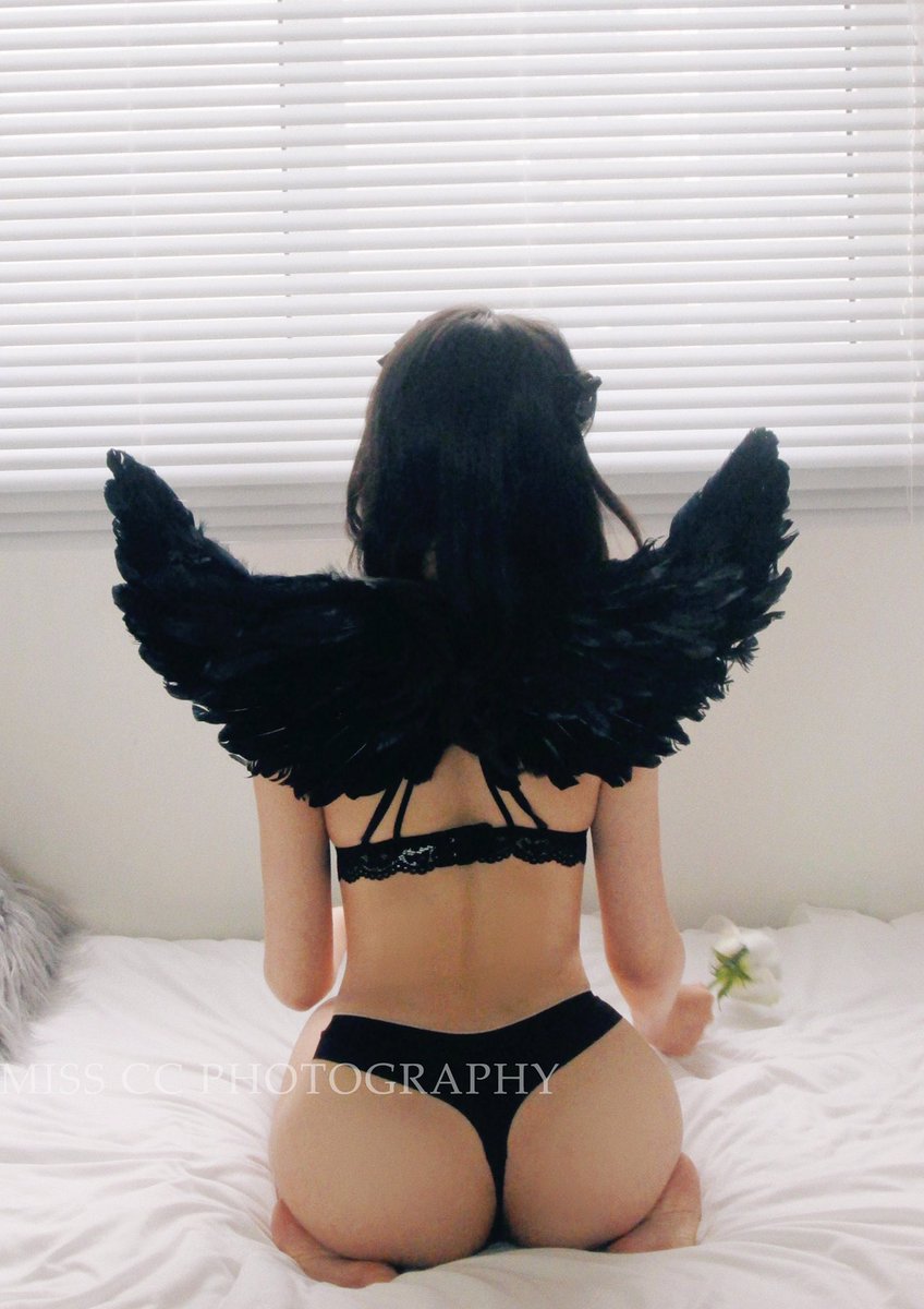 我虔诚爱你
用灵魂骚动你

摄影/@misscc520 
出镜/@yuzilanxin 

#私房寫真 #私房摄影 #ccd #私房照 https://t.co/5klmNEEXwu