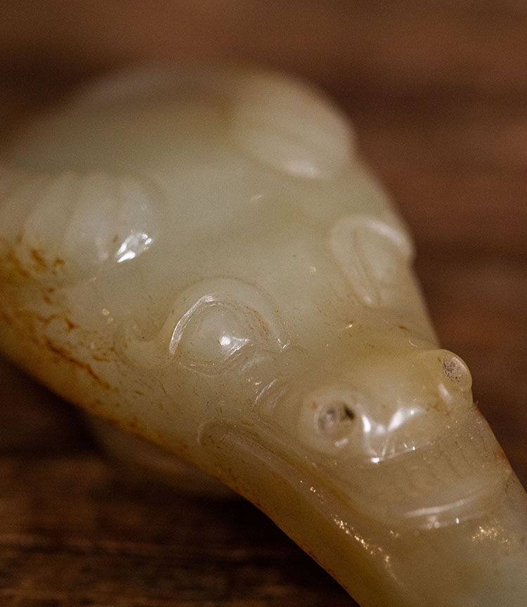 jackree88's tweet photo. High antique jade with hook, early Ming dynasty

View auction details, art exhibitions and online catalogs; and collections of contemporary, impressionist or modern art, #Asian antiques #Chinese art.

https://t.co/JYkYevL1yd

#Chineseauction #artauction #liveauctioneers https://t.co/y6usfbO2Lv