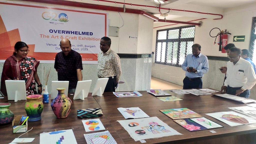 iihtbargarh's tweet photo. To celebrate the India's Presidency in #G20 an exhibition of Art &amp; Craft prepared by our students was organized @iihtbargarh 

@TexMinIndia @IITBhubaneswar @IIHTfulia @IIHTvaranasi @AICTE_INDIA @HTH_Odisha @MAnanda66649452 @sivakvickolkata https://t.co/w4gCS3bIYm