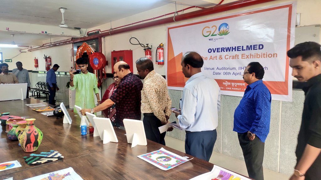 iihtbargarh's tweet photo. To celebrate the India's Presidency in #G20 an exhibition of Art &amp; Craft prepared by our students was organized @iihtbargarh 

@TexMinIndia @IITBhubaneswar @IIHTfulia @IIHTvaranasi @AICTE_INDIA @HTH_Odisha @MAnanda66649452 @sivakvickolkata https://t.co/w4gCS3bIYm