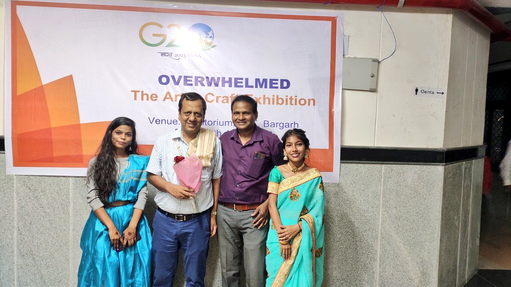 iihtbargarh's tweet photo. To celebrate the India's Presidency in #G20 an exhibition of Art &amp; Craft prepared by our students was organized @iihtbargarh 

@TexMinIndia @IITBhubaneswar @IIHTfulia @IIHTvaranasi @AICTE_INDIA @HTH_Odisha @MAnanda66649452 @sivakvickolkata https://t.co/w4gCS3bIYm