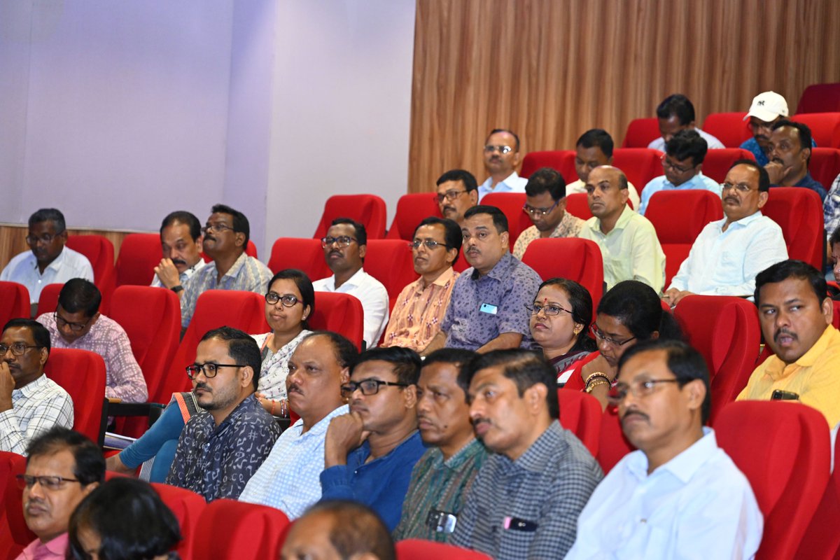 SMEOdisha's tweet photo. Addressing the state-level review-cum-training programme for DEOs and BEOs at Krushi Bhawan on Tuesday, Sri Dash highlighted the need of arresting drop-out rates by bringing systematics reforms in block and district level administrations. https://t.co/6jjBpRjoSG