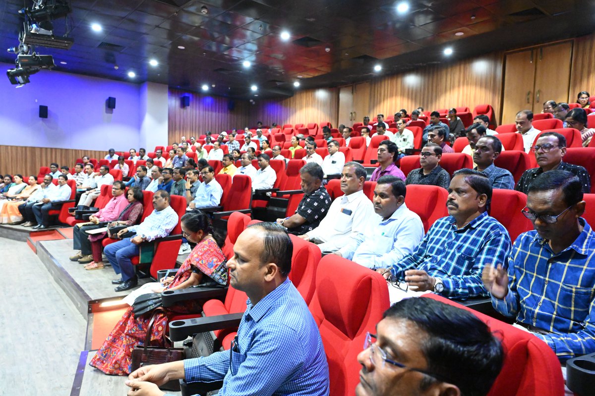 SMEOdisha's tweet photo. Addressing the state-level review-cum-training programme for DEOs and BEOs at Krushi Bhawan on Tuesday, Sri Dash highlighted the need of arresting drop-out rates by bringing systematics reforms in block and district level administrations. https://t.co/6jjBpRjoSG