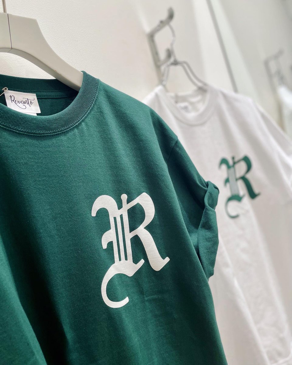 _revanto_'s tweet photo. New arrival
Revanto "R" Tee.
¥5,500-(in tax) 
Revanto "R" L/S Tee.
¥7,700-(in tax) .
.
@tshirt.kanazawa 店頭にて限定発売🔥気になる方は是非お店まで✨.
.
↓↓↓.
.
〒920-0849 石川県金沢市堀川新町３−１金沢フォーラス3F.
.
#thesouvenirstore .
Kanazawa Limited edition.
.
#revanto https://t.co/XxYpnejvNg