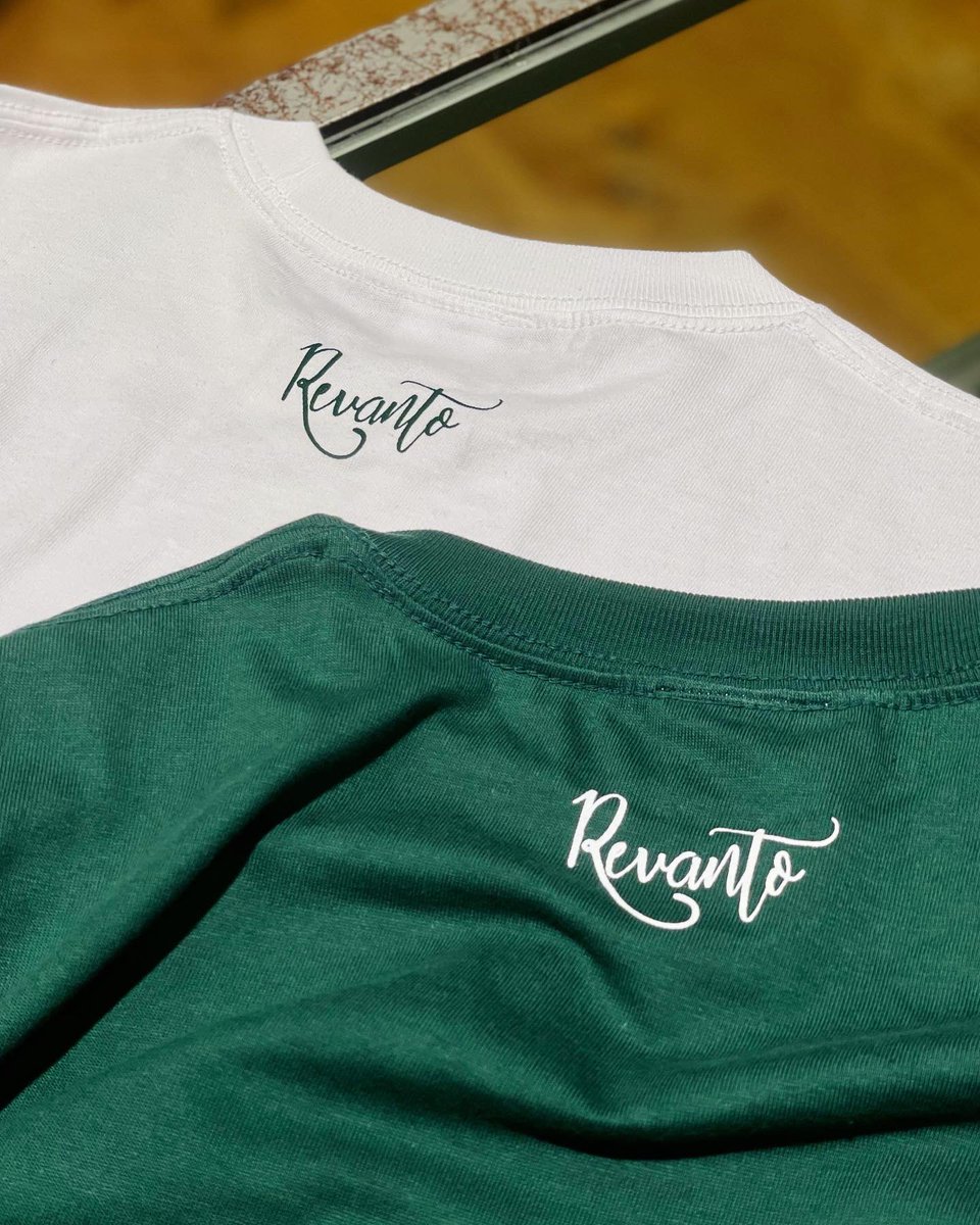 _revanto_'s tweet photo. New arrival
Revanto "R" Tee.
¥5,500-(in tax) 
Revanto "R" L/S Tee.
¥7,700-(in tax) .
.
@tshirt.kanazawa 店頭にて限定発売🔥気になる方は是非お店まで✨.
.
↓↓↓.
.
〒920-0849 石川県金沢市堀川新町３−１金沢フォーラス3F.
.
#thesouvenirstore .
Kanazawa Limited edition.
.
#revanto https://t.co/XxYpnejvNg
