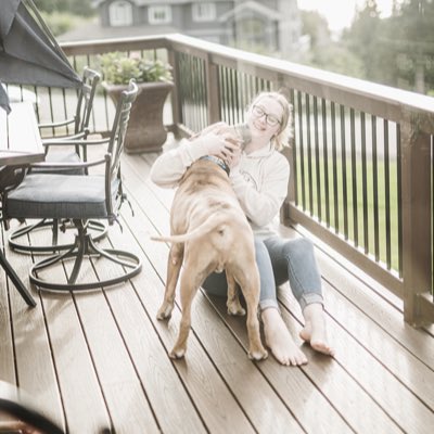 allykaydacho's tweet photo. even on my wedding day, i’ll still find a dog. https://t.co/yLQkjRVKCZ