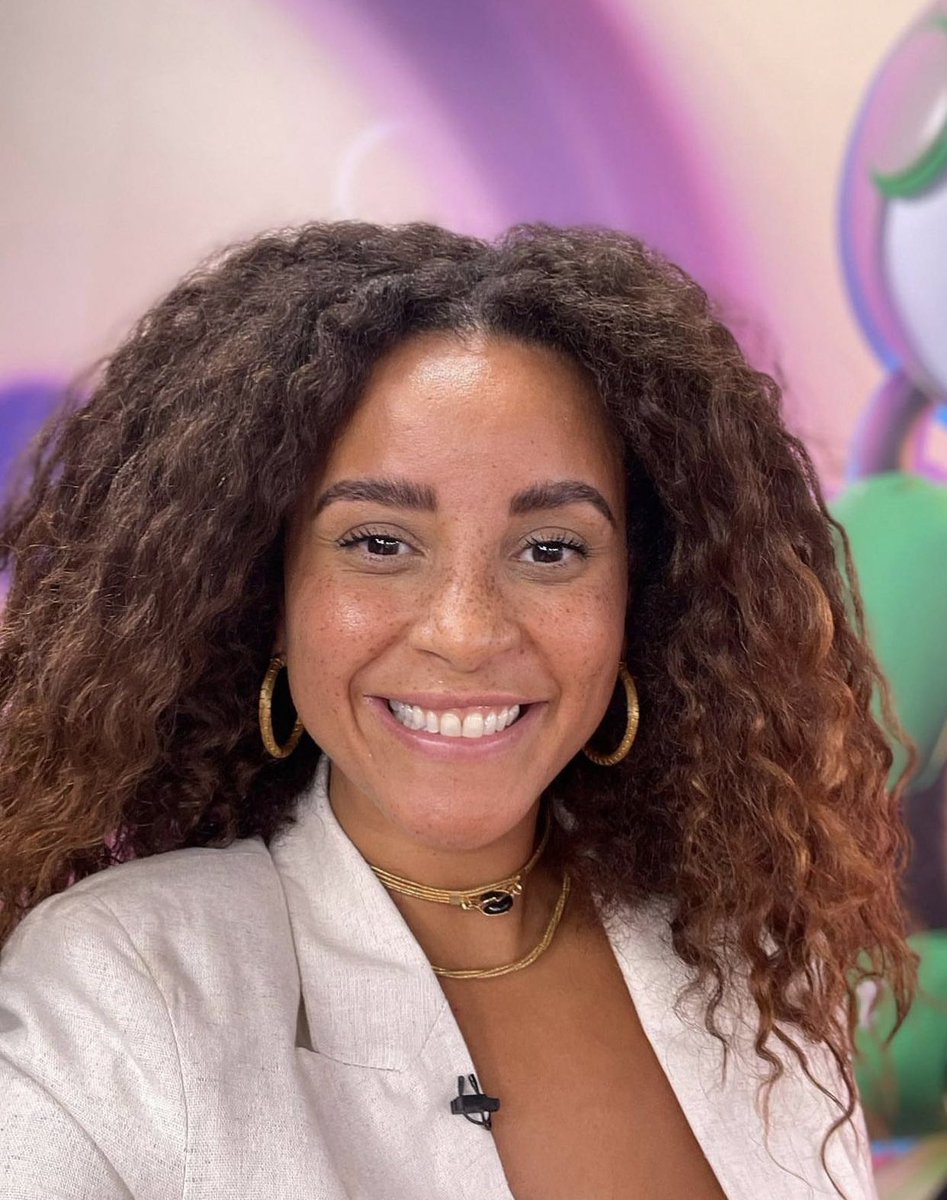 domitila_barros's tweet photo. A primeira selfie de Domitila fora do #BBB23 🤎 https://t.co/Zz42DzmCri