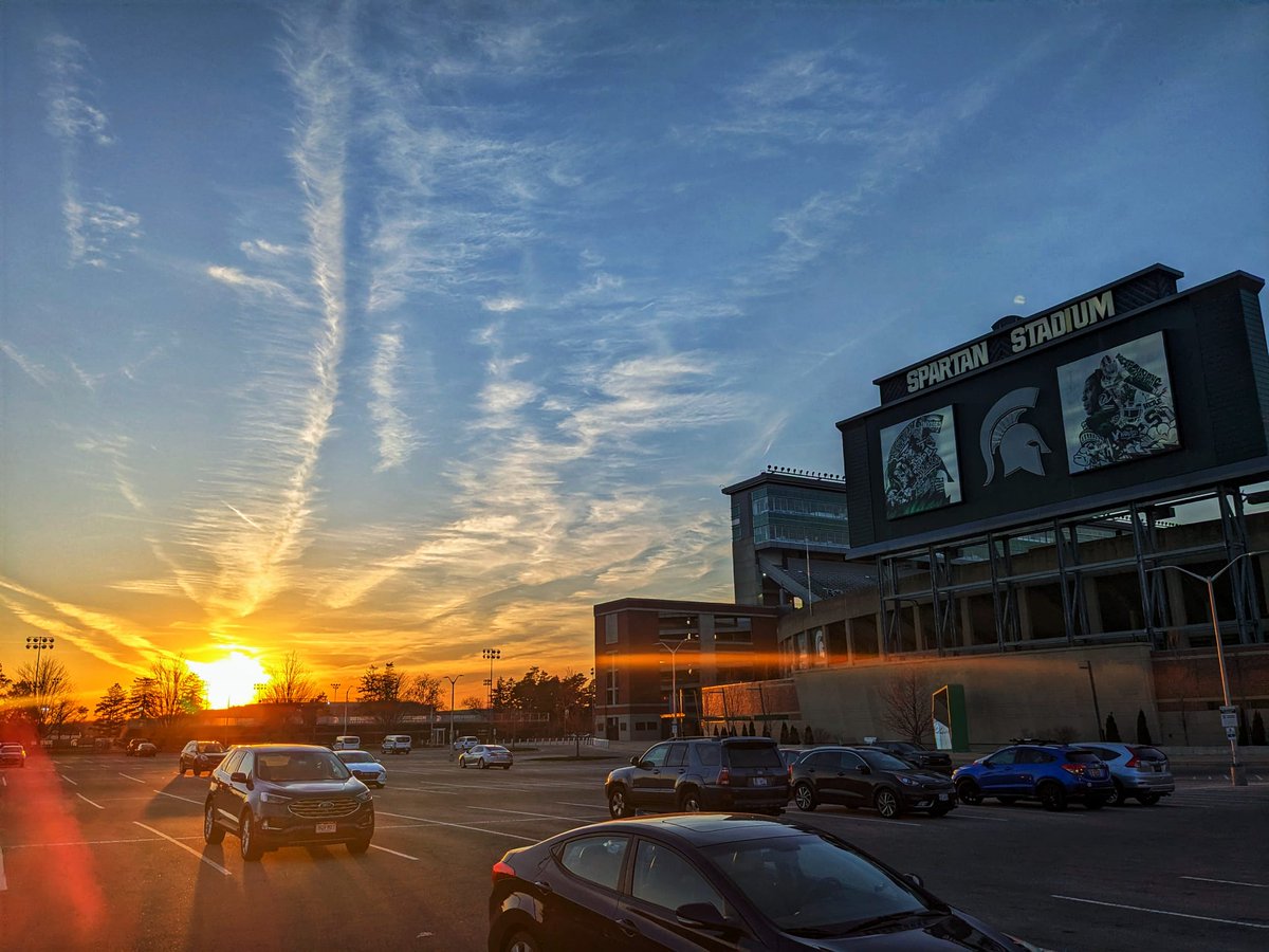 Kirankh's tweet image. اک شام تیرے نام! 
🔥 #sunsetxvibes #GoGreen #Michiganspring